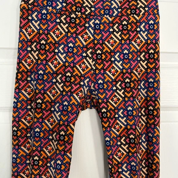 🦋 5/$25 - LuLaRoe Geometric Leggings - One Size (OS) fits sizes 2-10 - Picture 7 of 14